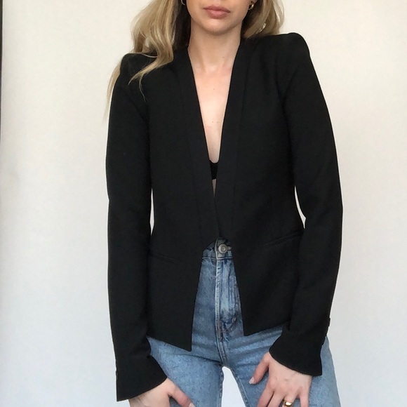 BCBGMaxAzria Jackets & Blazers - BCBG Black Fitted Blazer